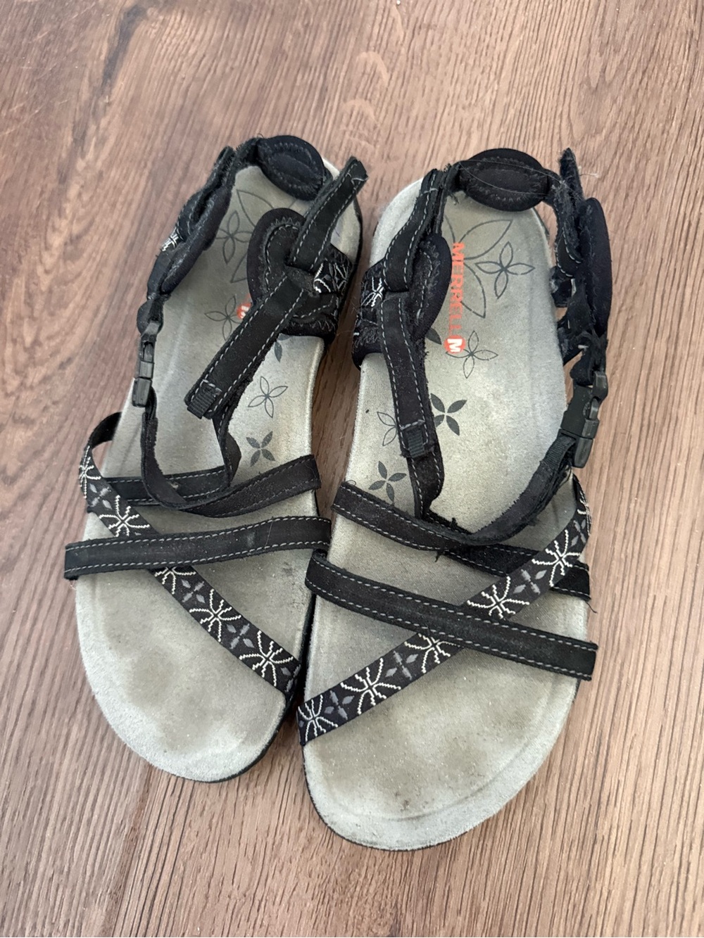 Merrell Black Strappy Floral-Pattern Sandals Select Grip